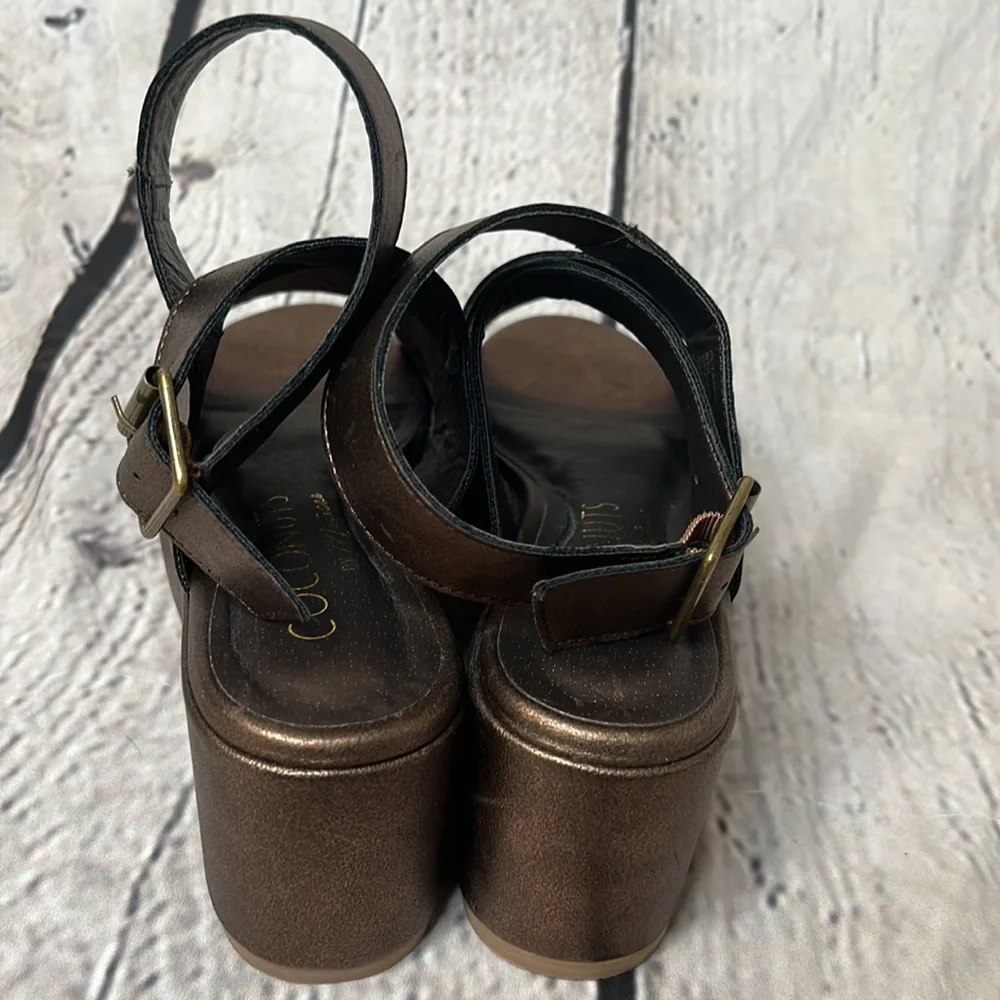 Coconuts by Matisse Metallic Bronze Brown Criss Cross Platform Sandal Size 6